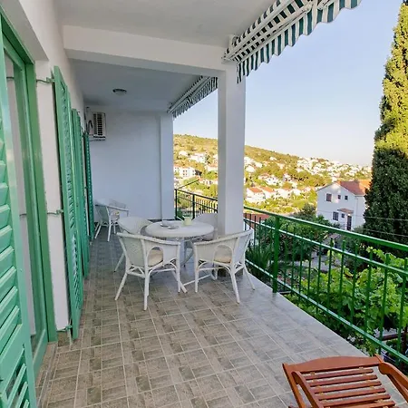 Mladenka Apartament *