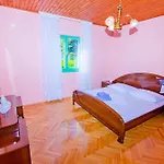 Mladenka Apartman *