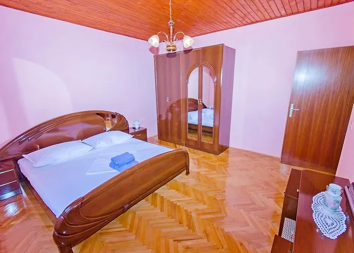 דירה Mladenka